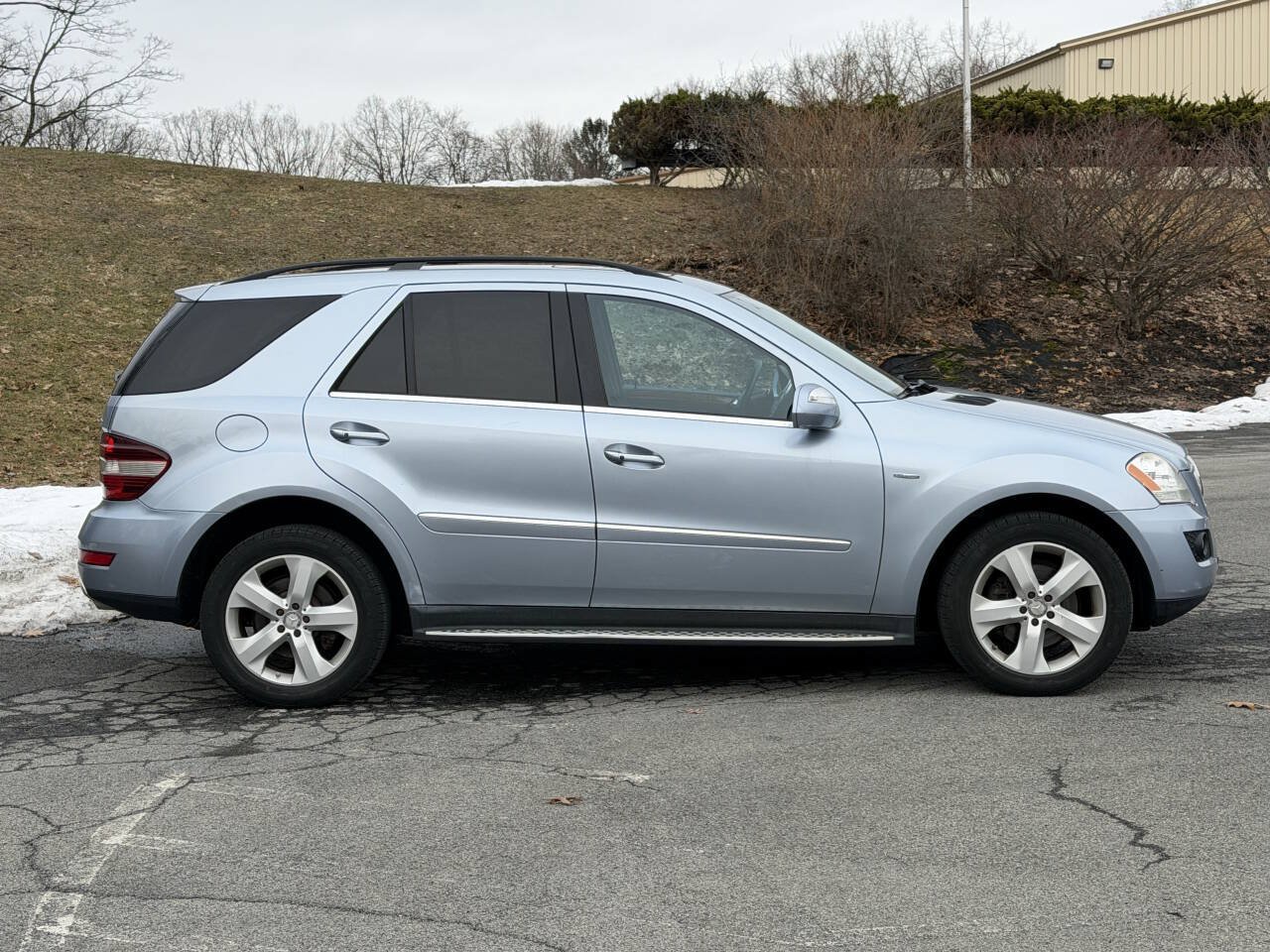 Used 2010 Mercedes-Benz ML 350 BlueTEC 4MATIC image 4