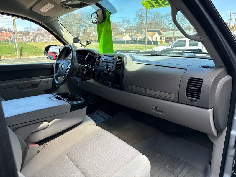 Used 2011 GMC Sierra 2500 SLE w/ SLE Preferred Package AWD/4WD image 7