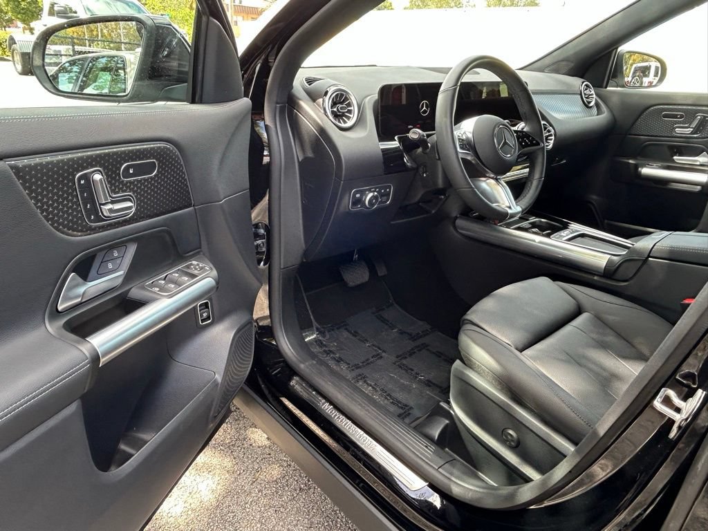 Used 2025 Mercedes-Benz GLA 250 4MATIC image 15