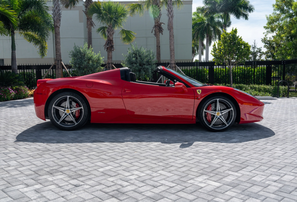 Used 2013 Ferrari 458 Spider RWD image 2