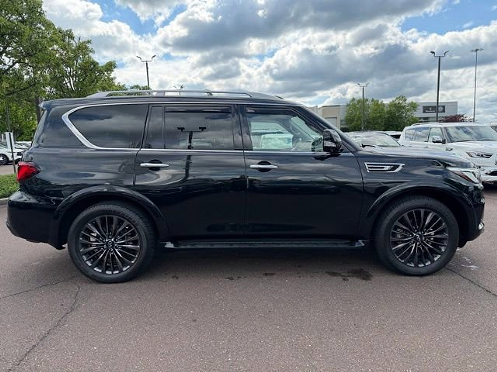 Certified 2023 INFINITI QX80 Premium Select w/ Cargo Package AWD/4WD image 8