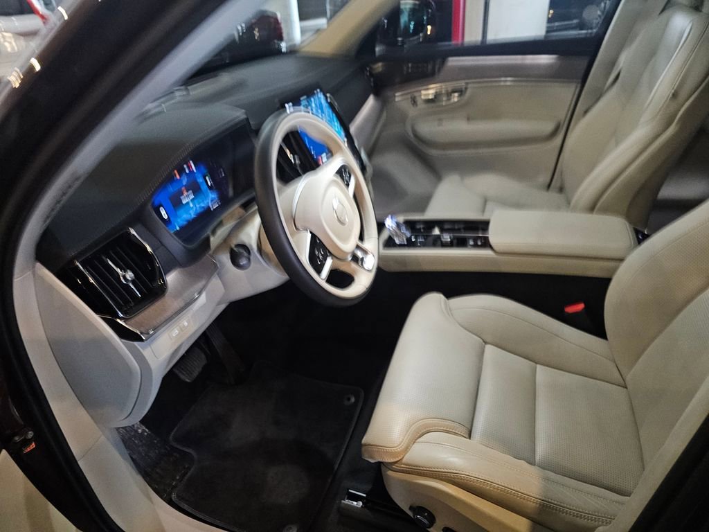 Certified 2025 Volvo XC90 T8 Ultra image 17