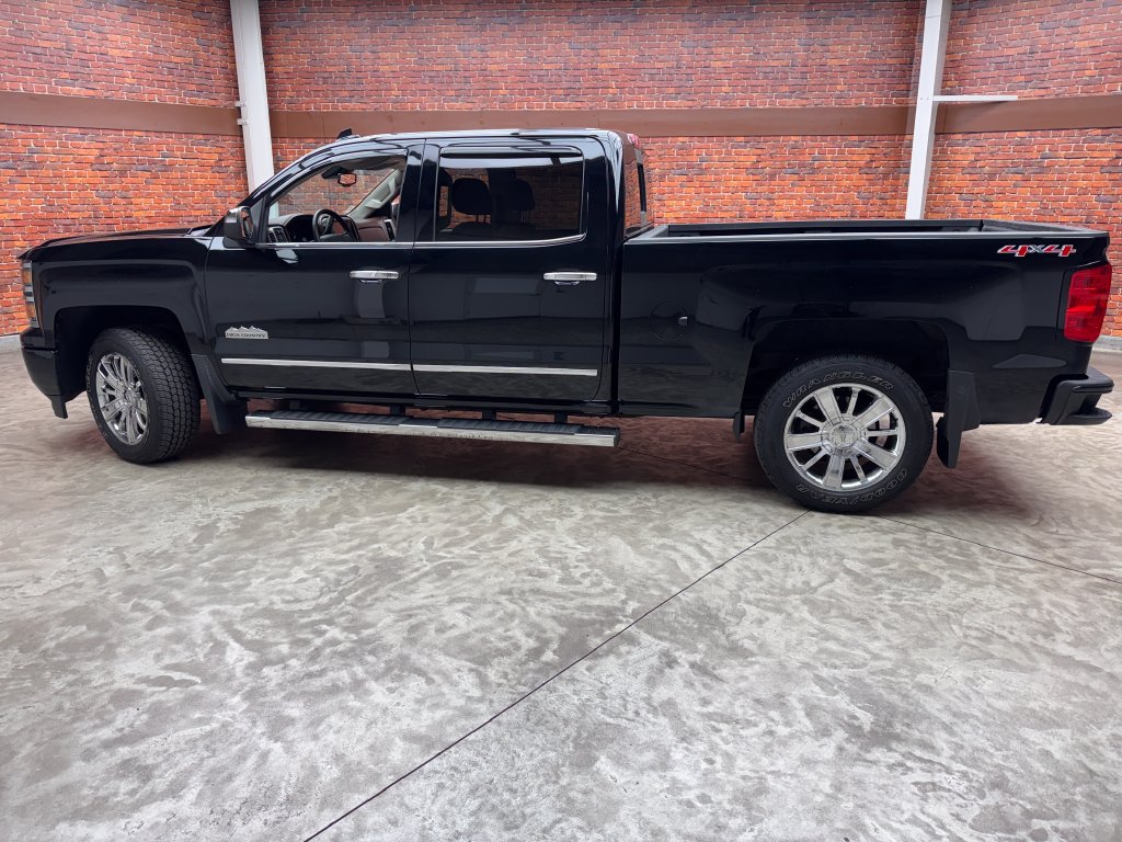 Used 2015 Chevrolet Silverado 1500 High Country w/ High Country Premium Package AWD/4WD image 2