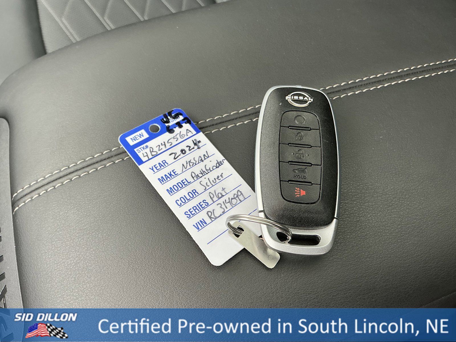 Used 2024 Nissan Pathfinder Platinum image 8