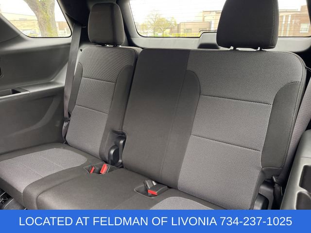 Used 2023 Chevrolet Traverse LT FWD image 35