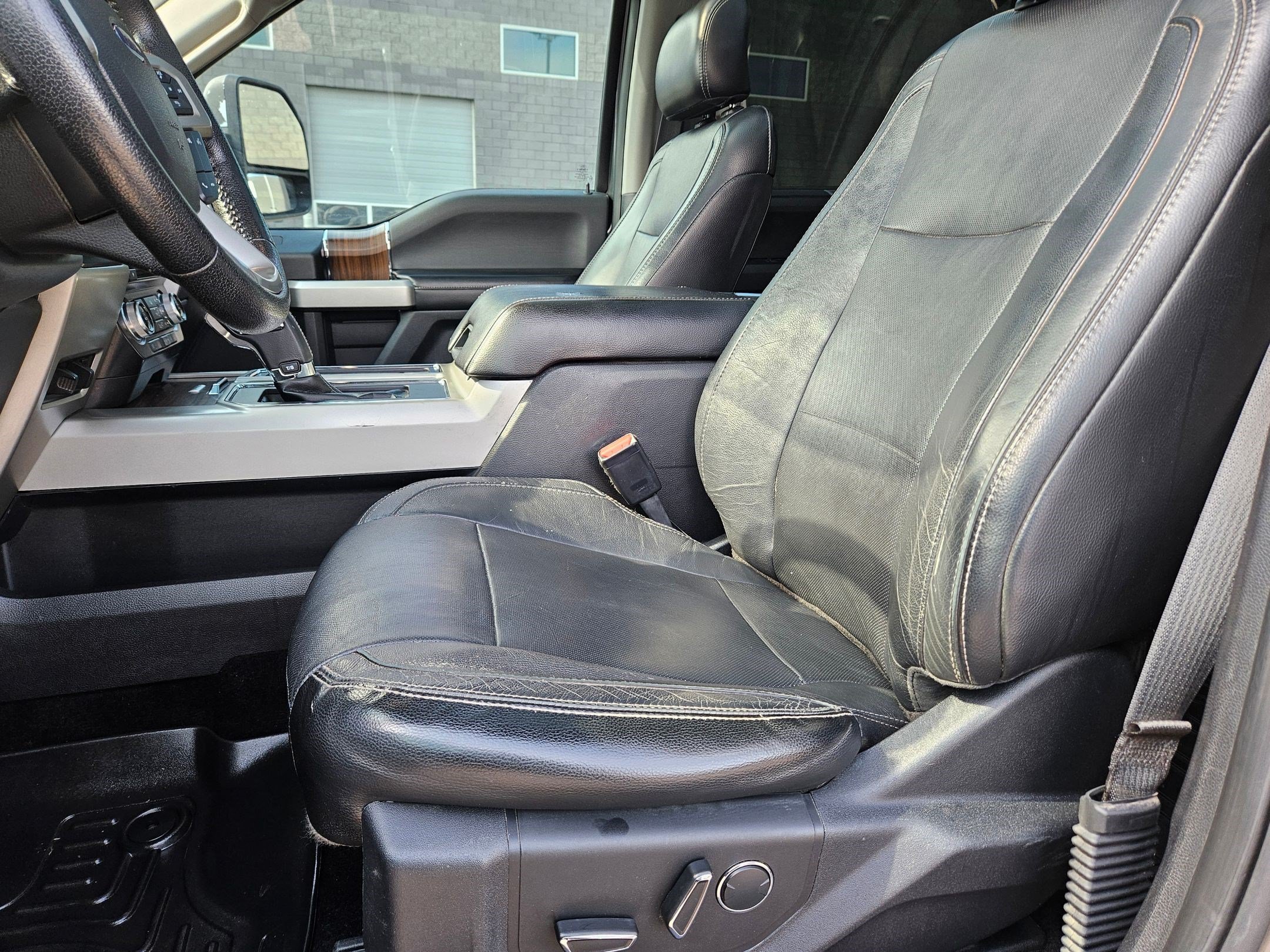 Used 2015 Ford F150 Lariat w/ Equipment Group 502A Luxury AWD/4WD image 15