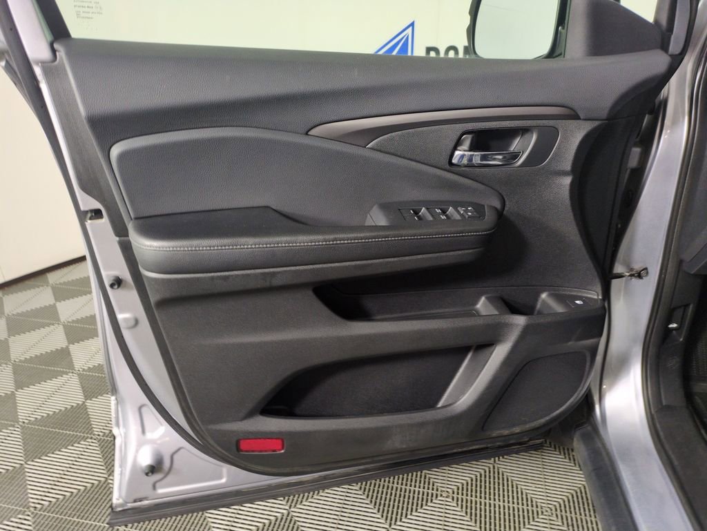 Used 2017 Honda Ridgeline RTS image 12