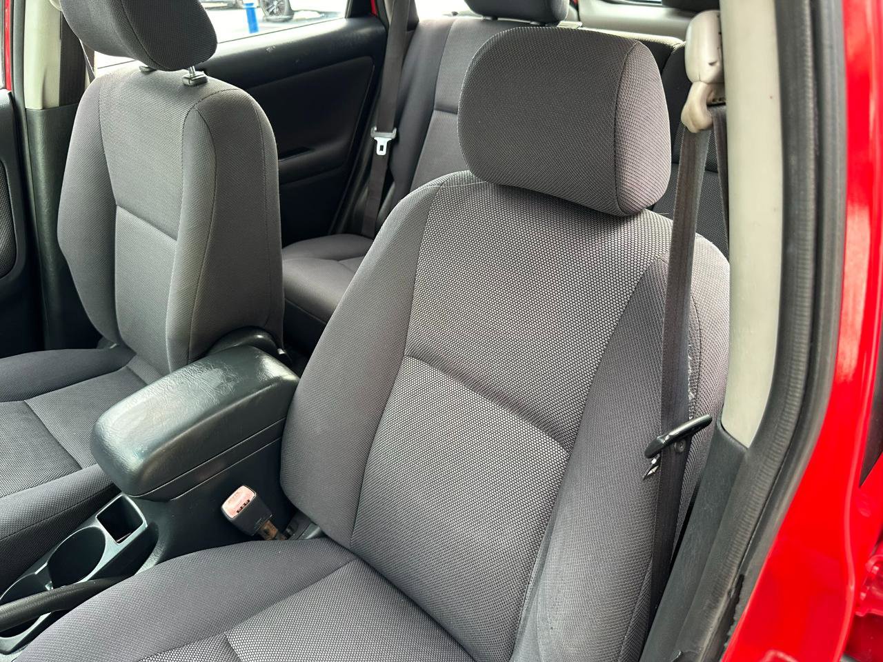 Used 2004 Toyota Matrix FWD image 24