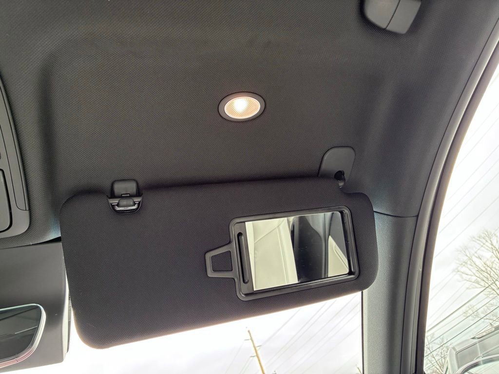 Used 2025 Genesis G70 2.5T image 41