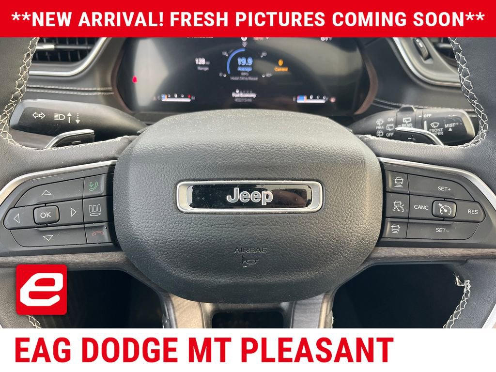 Used 2023 Jeep Grand Cherokee L Limited w/ Luxury Tech Group II AWD/4WD image 8