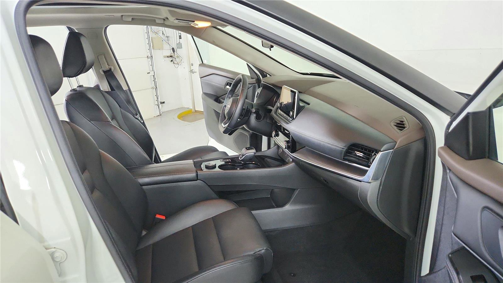 Used 2022 Nissan Rogue SV w/ SV Premium Package image 20