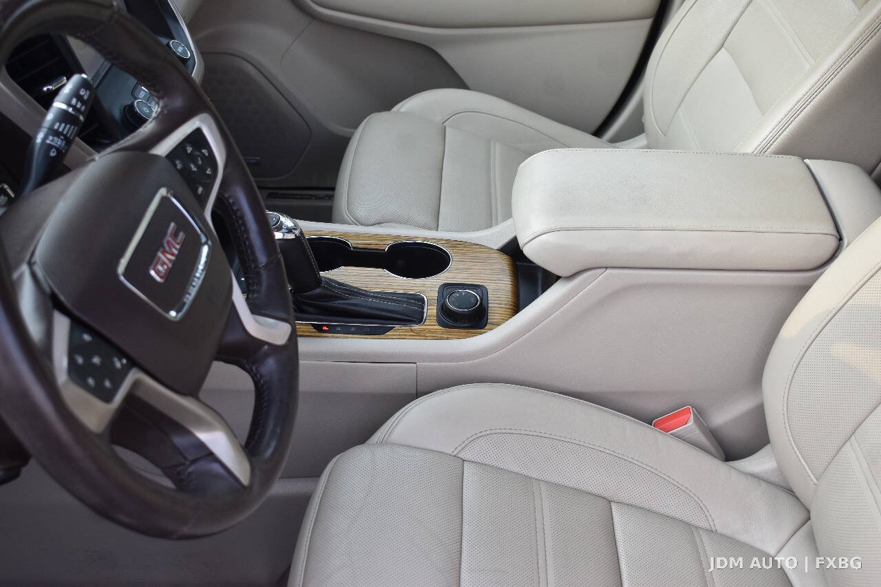 Used 2017 GMC Acadia Denali w/ Technology Package AWD/4WD image 32