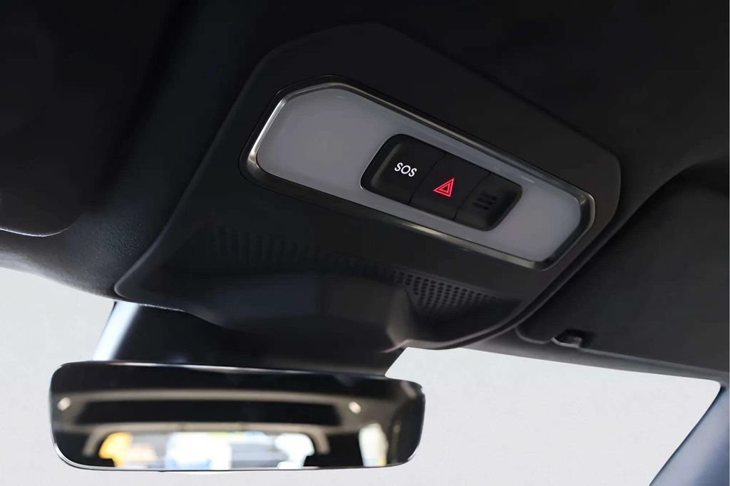 Used 2024 Rivian R1S Adventure AWD/4WD image 16