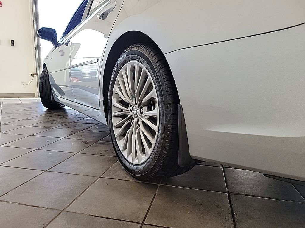 Used 2021 Toyota Avalon Limited w/ Advanced Safety Package image 19