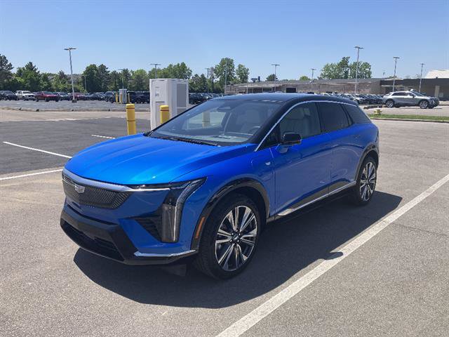 Used 2025 Cadillac Optiq Luxury 2 AWD/4WD image 1