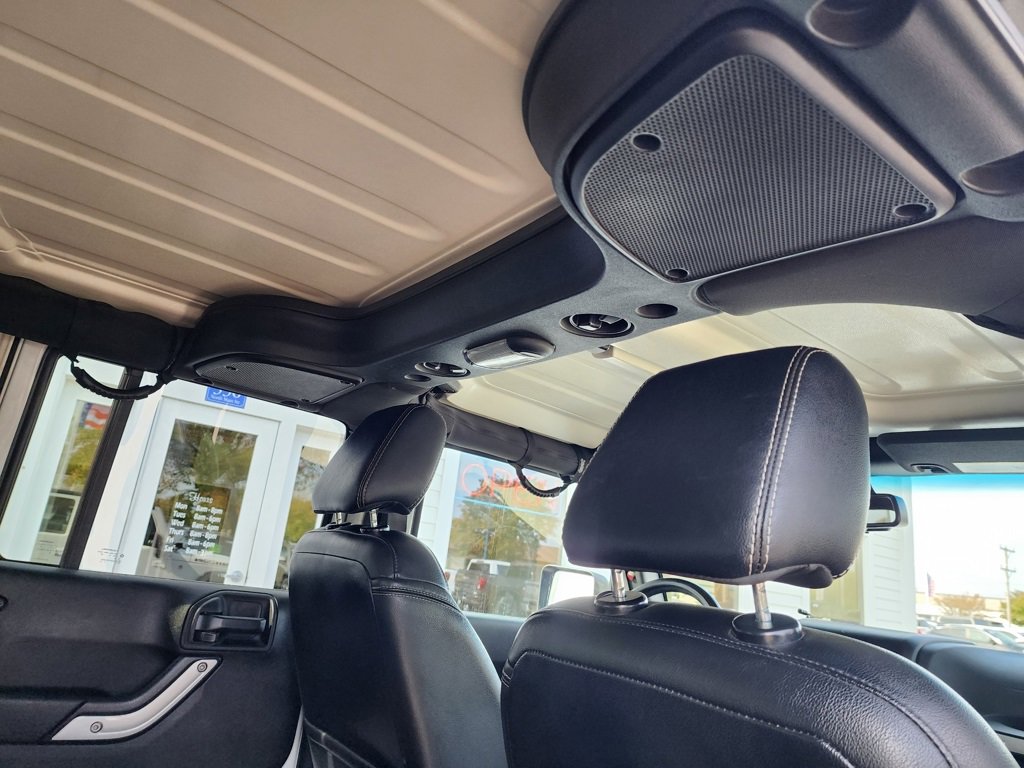 Used 2017 Jeep Wrangler Unlimited Rubicon image 16