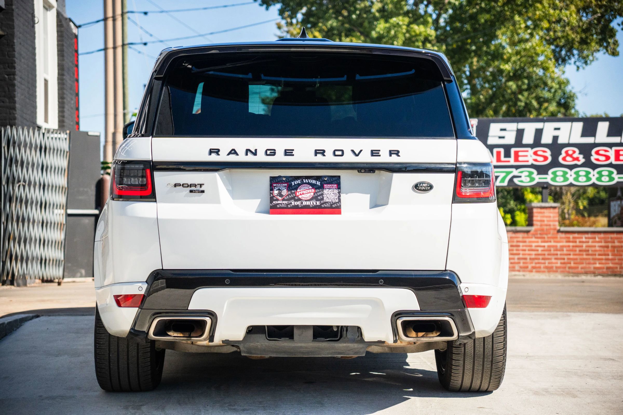 Used 2021 Land Rover Range Rover Sport HST image 4