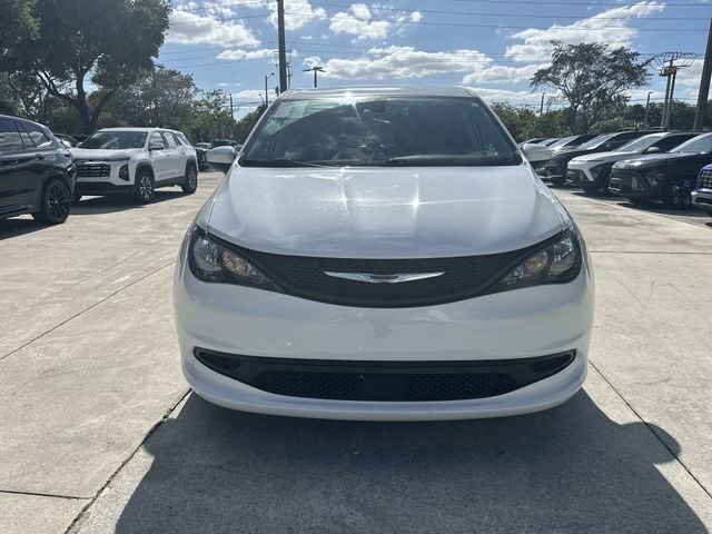 Used 2023 Chrysler Voyager LX FWD image 31