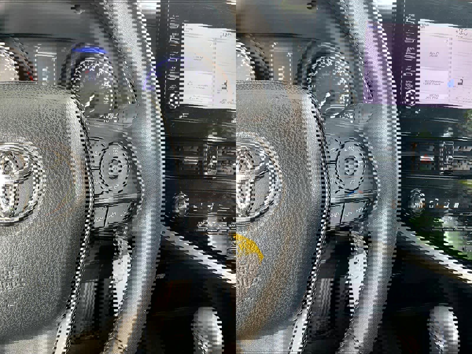 Used 2021 Toyota Camry SE FWD image 19