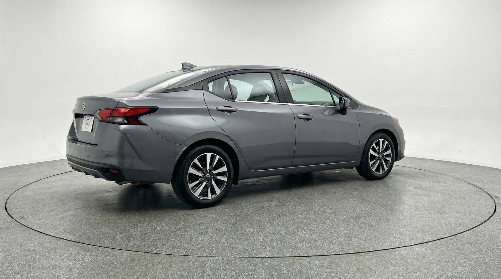 Used 2025 Nissan Versa SV image 9