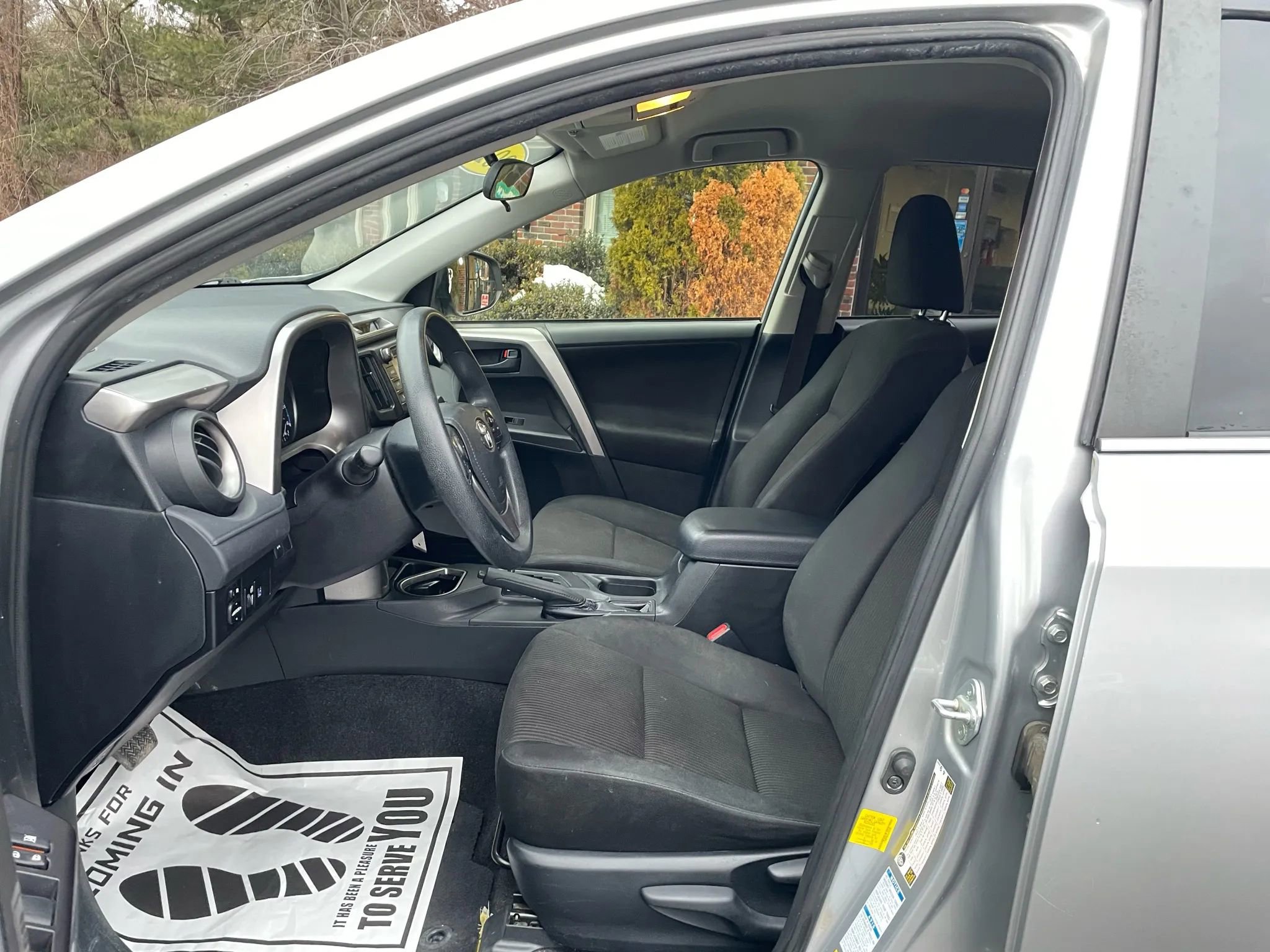 Used 2018 Toyota RAV4 LE w/ Carpet Mat Package image 16