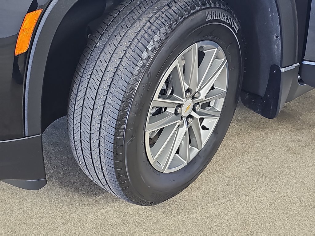 Used 2023 Chevrolet Traverse LT FWD image 38