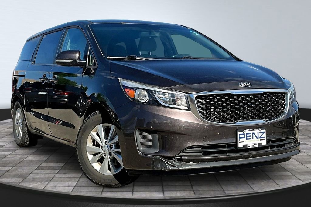 Used 2017 Kia Sedona LX FWD image 3