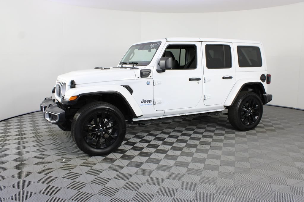 Used 2025 Jeep Wrangler Unlimited Sahara w/ Safety Group AWD/4WD image 2