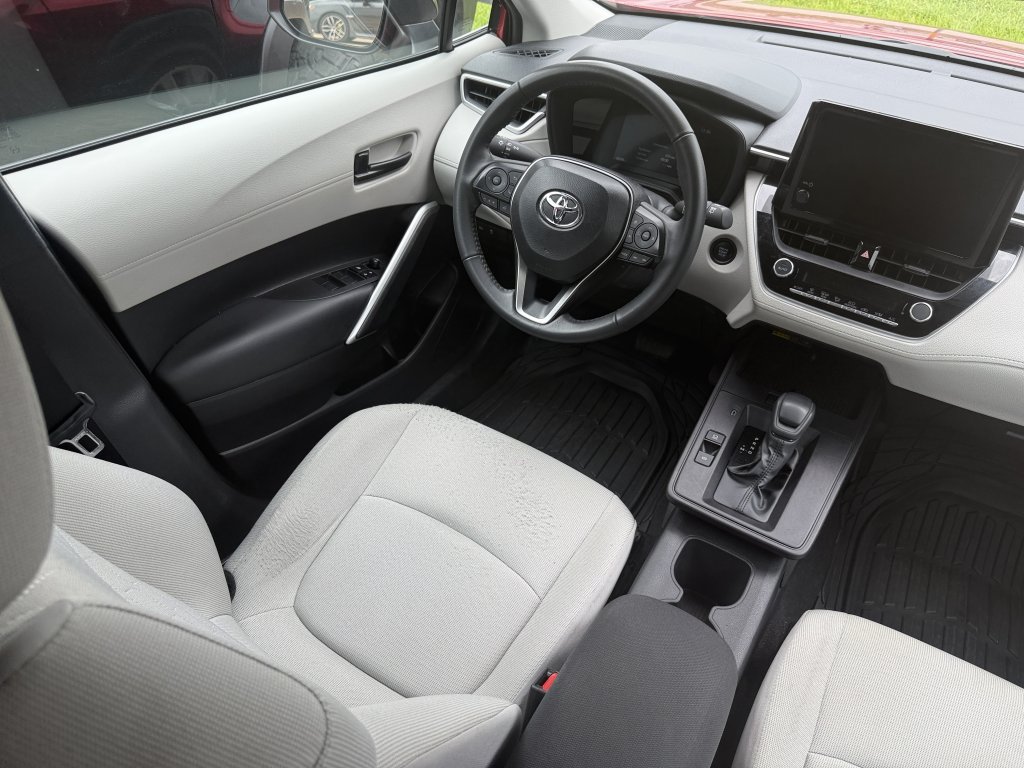 Used 2026 Toyota Corolla Cross LE FWD image 24