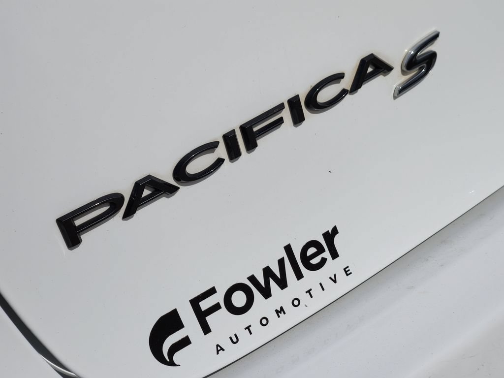 Used 2020 Chrysler Pacifica Touring w/ S Appearance Package FWD image 11