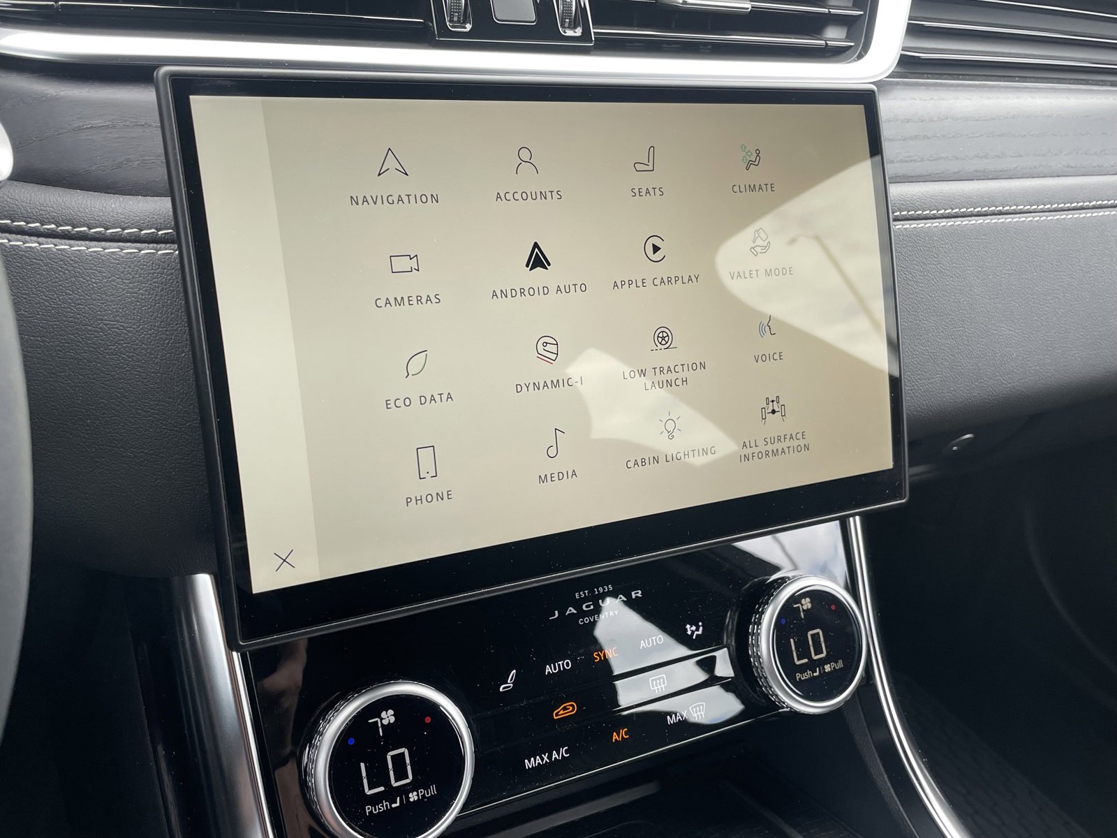 Certified 2024 Jaguar XF R-Dynamic SE image 20