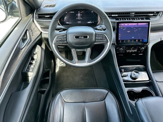 Used 2025 Jeep Grand Cherokee Limited AWD/4WD image 22