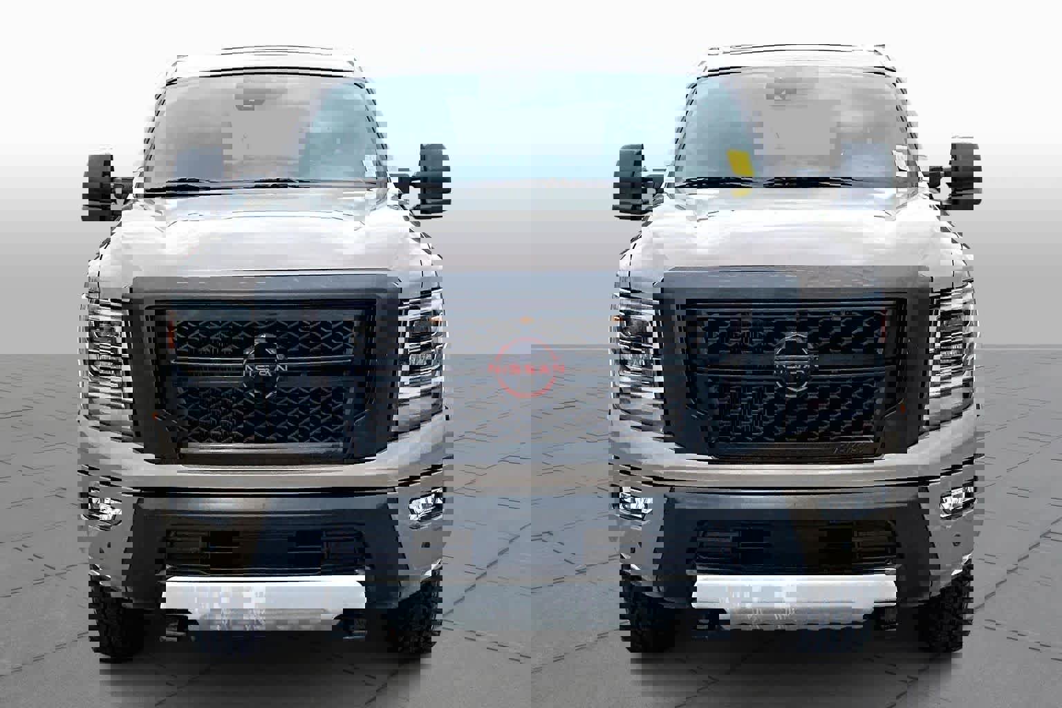 Used 2024 Nissan Titan PRO-4X w/ Pro-4x Convenience Package image 4