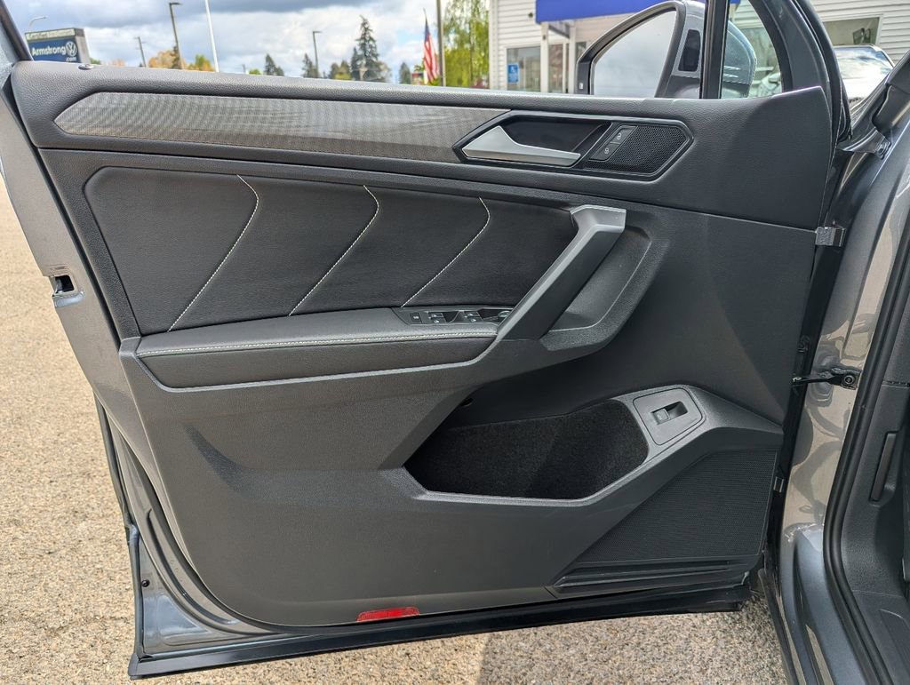 Certified 2024 Volkswagen Tiguan SE w/ Panoramic Sunroof Package image 10