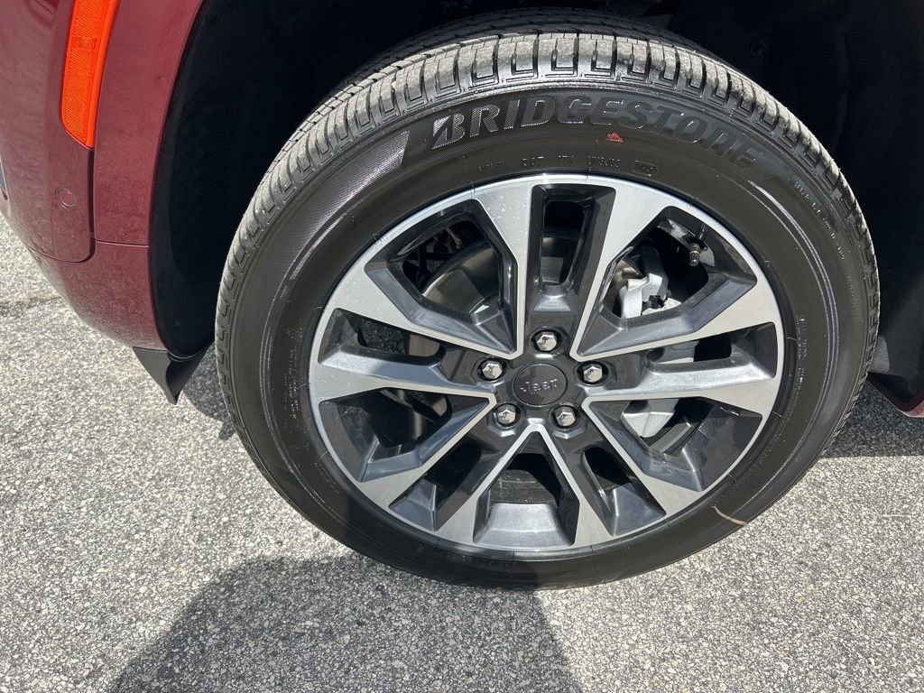 New 2025 Jeep Grand Cherokee Overland w/ Luxury Tech Group IV image 17