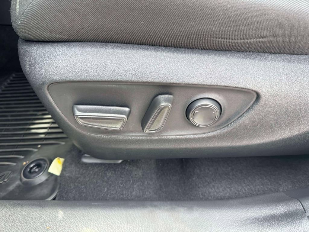 Certified 2025 Toyota RAV4 XLE AWD/4WD image 17