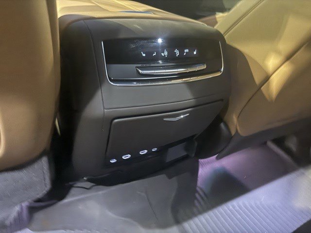 Used 2025 Cadillac Escalade Premium Luxury image 13