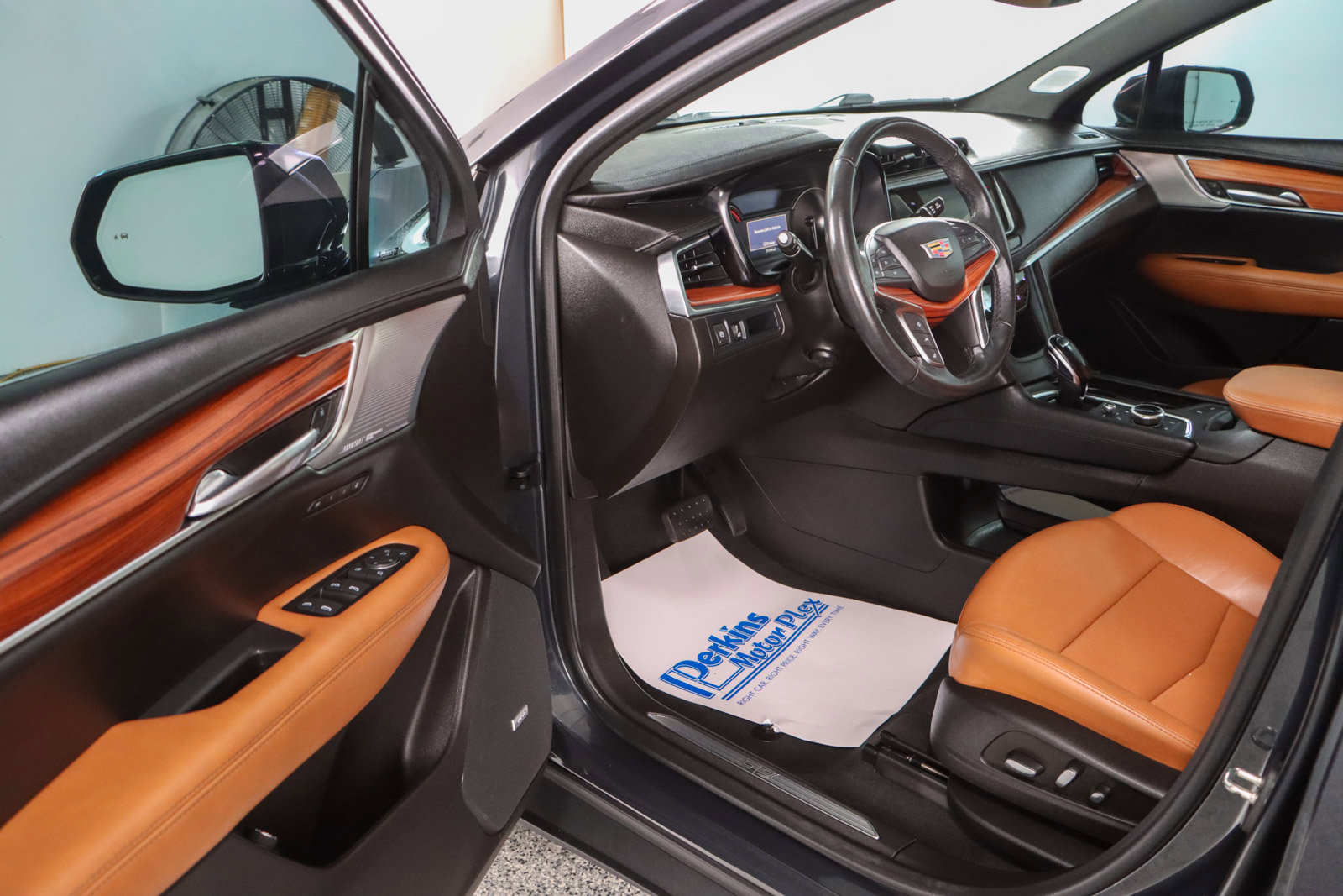 Used 2023 Cadillac XT5 Premium Luxury AWD/4WD image 3