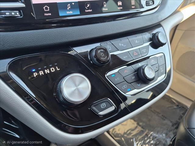 Used 2023 Chrysler Pacifica Touring-L FWD image 18