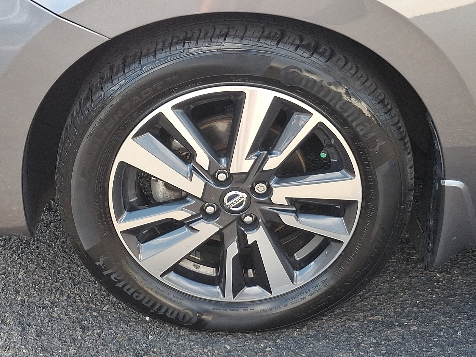 Used 2021 Nissan Versa SV FWD image 27