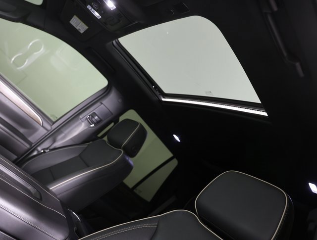 Used 2023 Chevrolet Tahoe Premier image 3