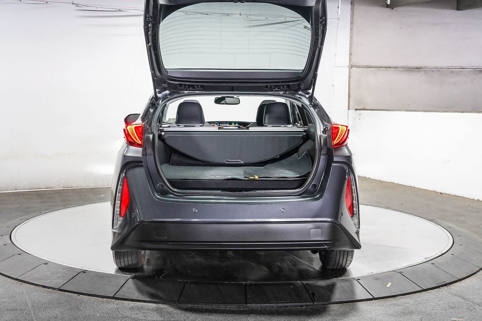 Certified 2018 Toyota Prius Prime Advanced w/ Carpet Mat Package FWD image 27