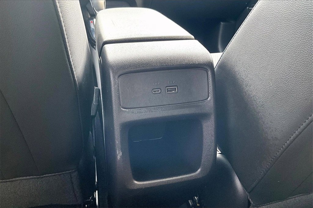 Used 2024 Chevrolet Trax LT w/ Sunroof Package image 11