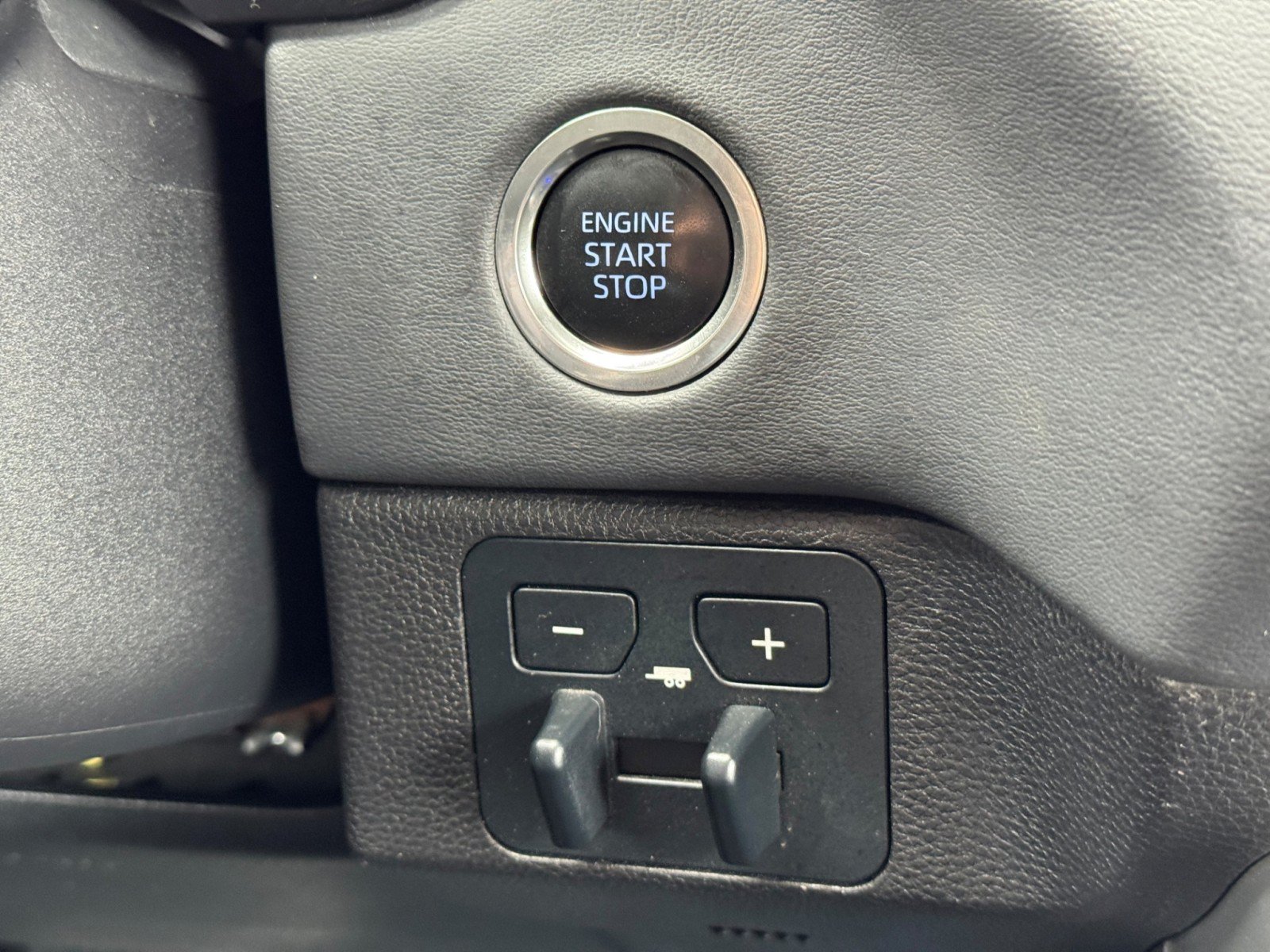 Used 2024 Toyota Tundra Platinum AWD/4WD image 25