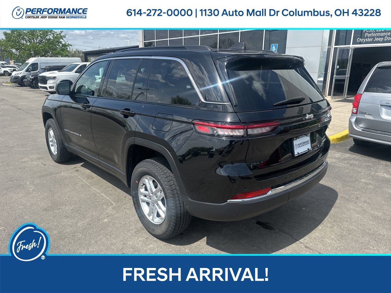 Used 2025 Jeep Grand Cherokee Laredo image 6