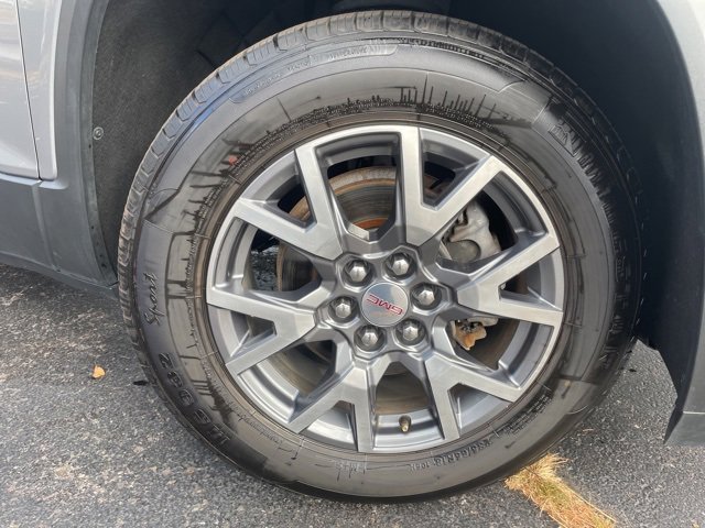 Used 2023 GMC Acadia SLT image 2