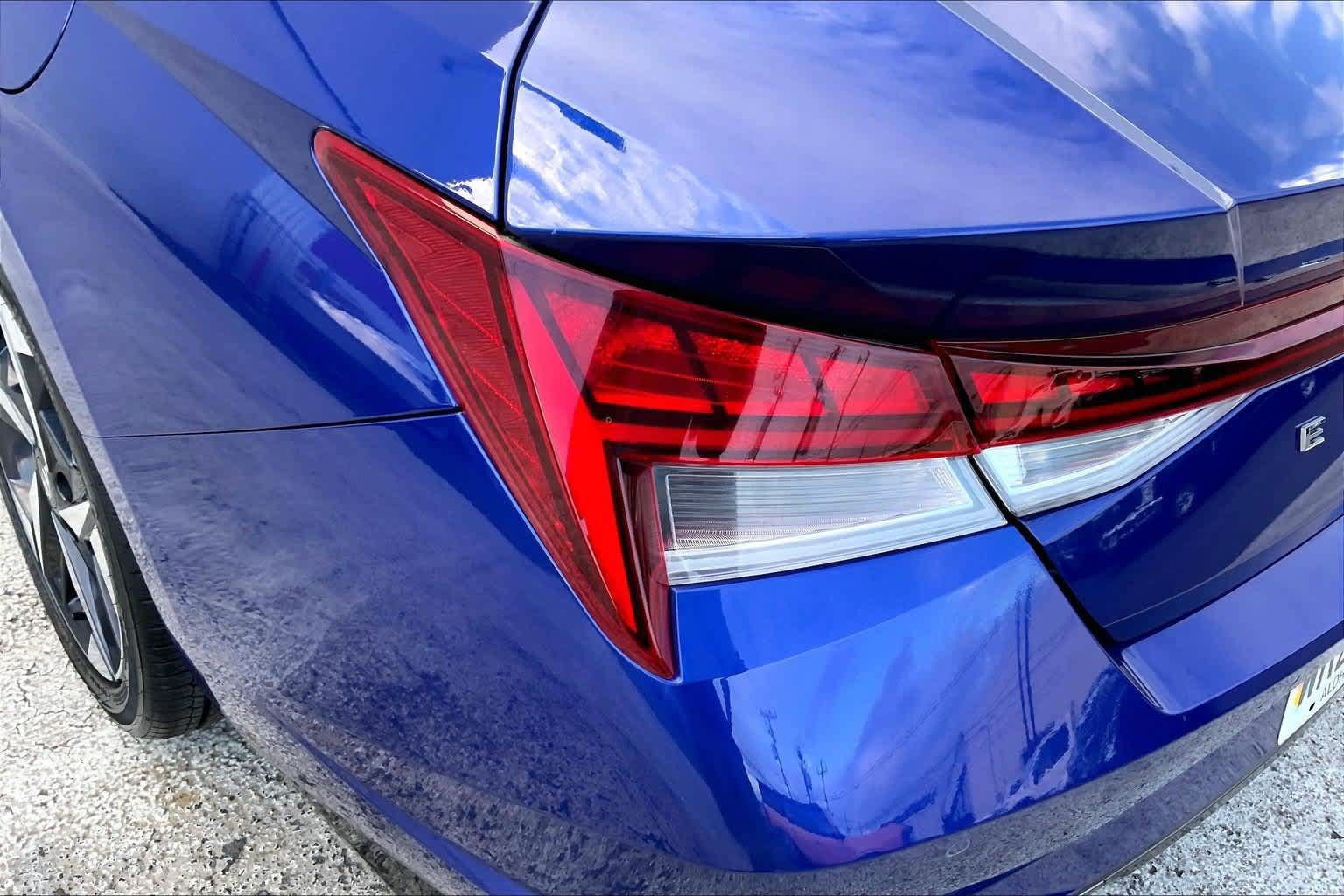 Used 2023 Hyundai Elantra Limited FWD image 32
