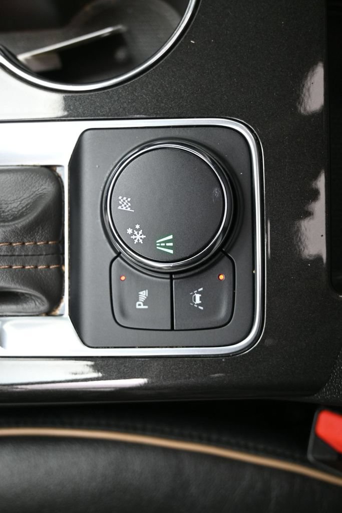Used 2019 Chevrolet Blazer Premier w/ Sun and Wheels Package FWD image 31