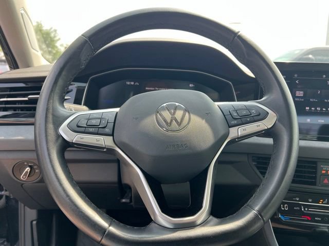 Used 2025 Volkswagen Jetta SE FWD image 11