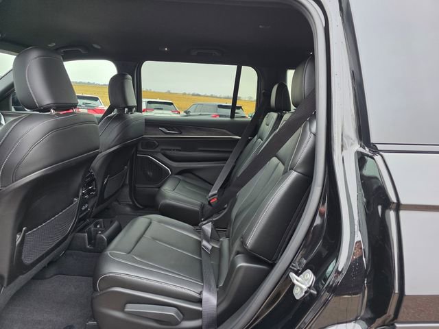 Used 2025 Jeep Grand Cherokee L Limited w/ Black Appearance Package image 33